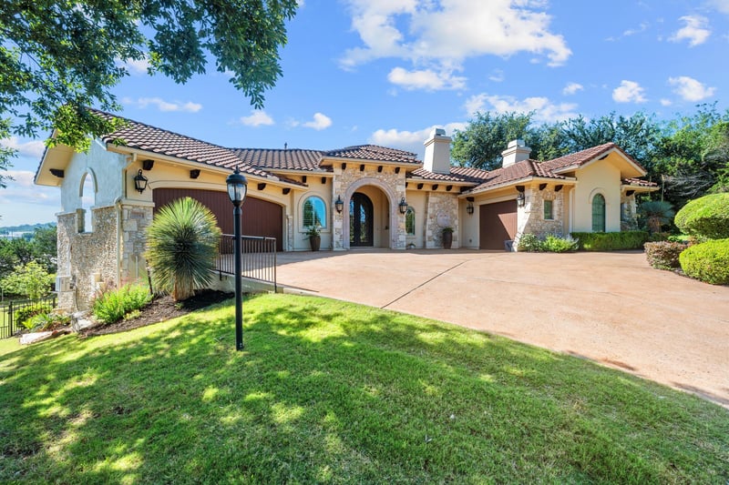 Virtual tour of 224 Neville Wood CT