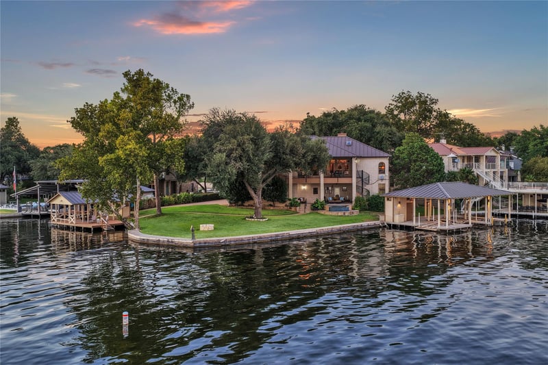 Virtual tour of 2240 Fred Woods Dr
