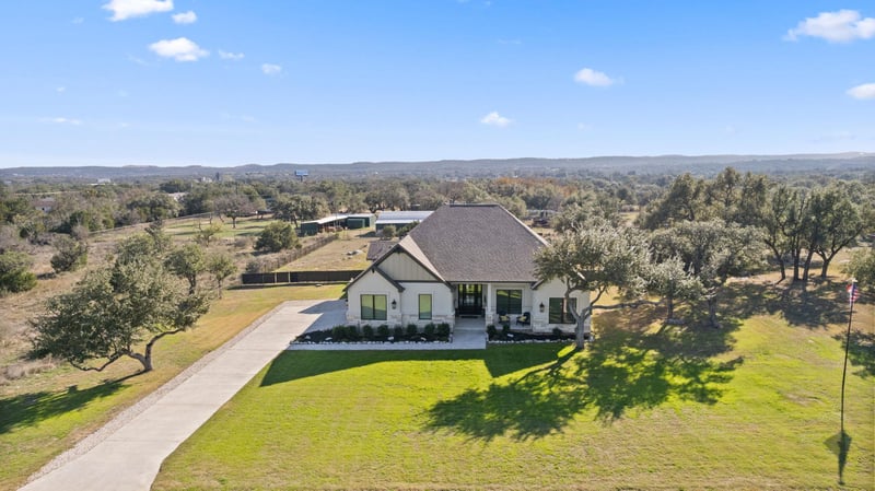 Virtual tour of 225 Spicewood Trails DR