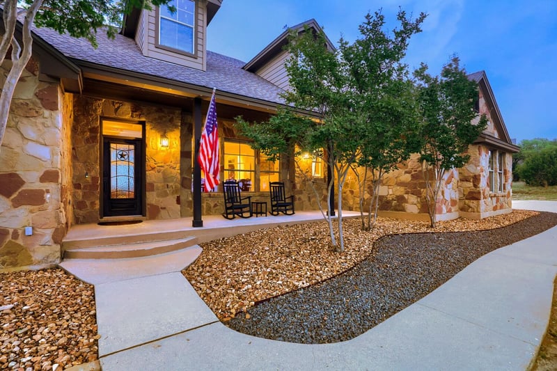 Virtual tour of 226 Hudson LN