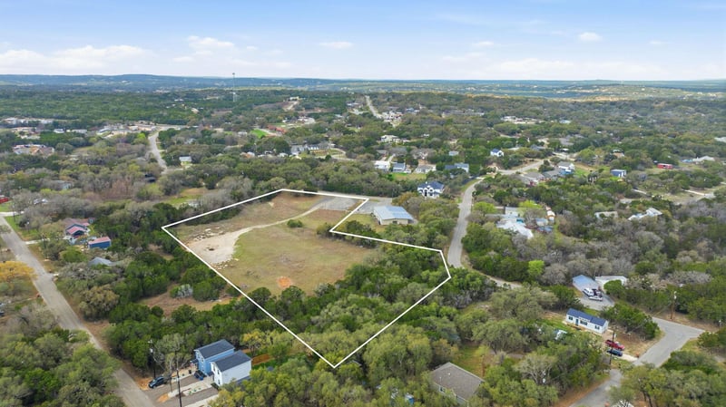 Virtual tour of 226 Lake Pettit Dr