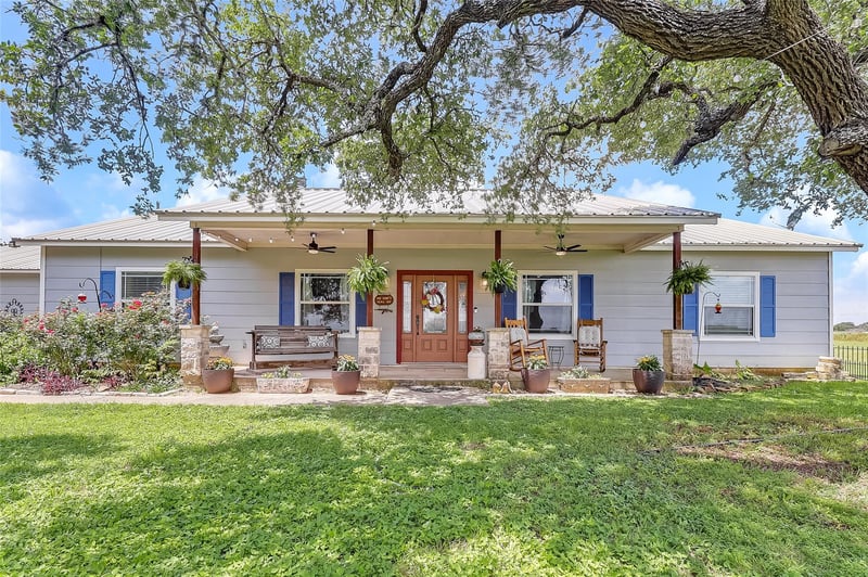 Virtual tour of 2271 County Road 112
