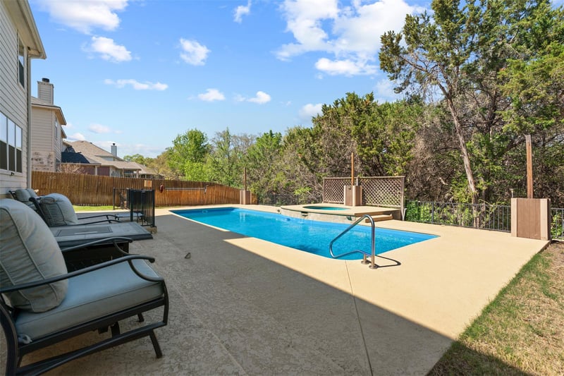 Virtual tour of 228 Hoot Owl Ln N