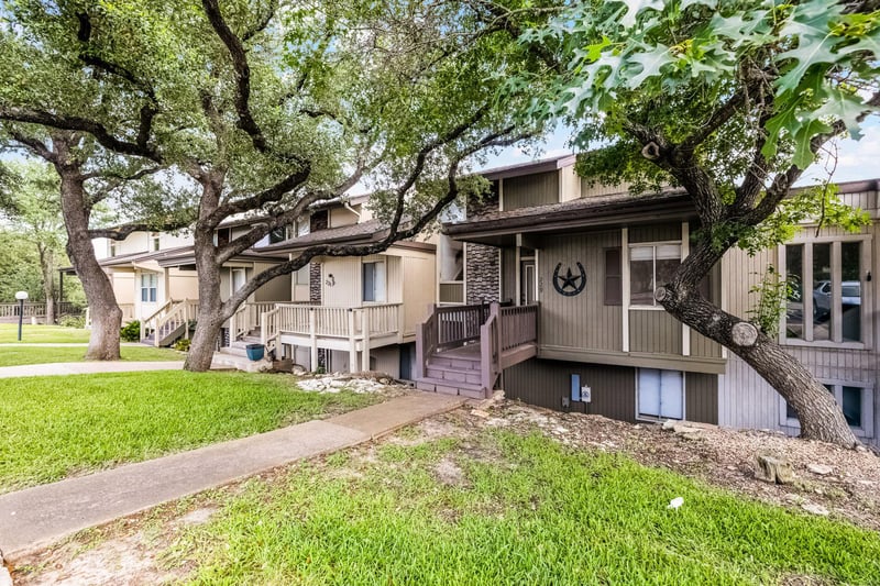 Virtual tour of 229 Comanche LN