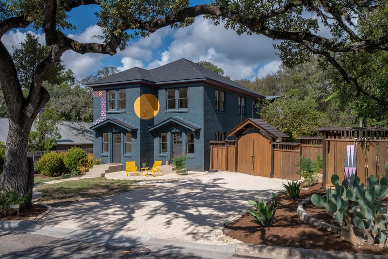 Virtual tour of 2300 Rae Dell Ave