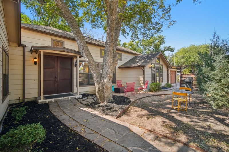 Virtual tour of 2300 S 2nd ST