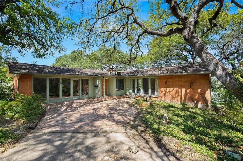 Virtual tour of 2300 Spring Creek DR