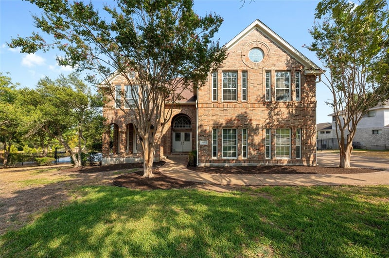 Virtual tour of 2301 Cliffs Edge DR