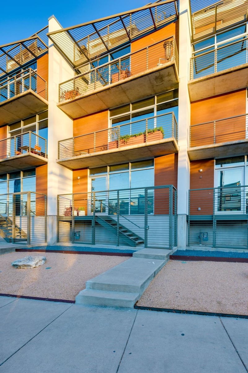 Virtual tour of 2301 S 5th ST Unit #5