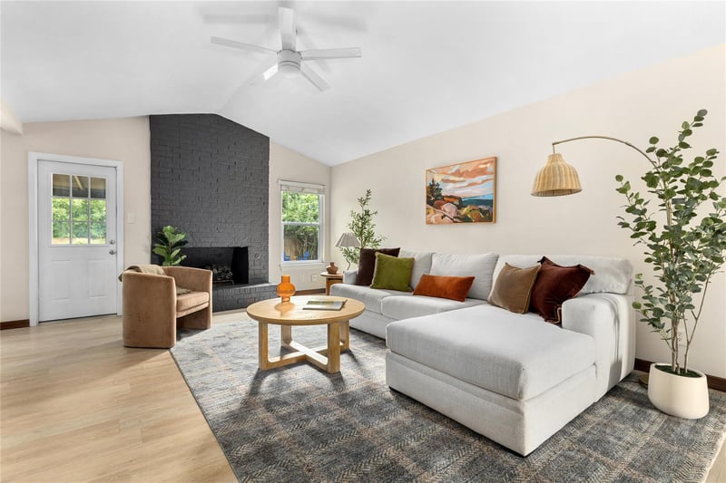 Virtual tour of 2301 Village CIR