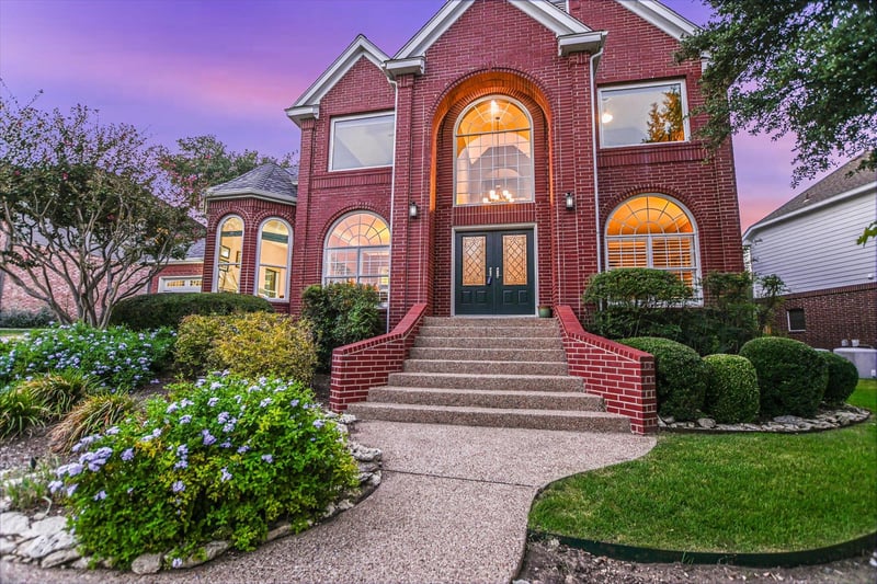Virtual tour of 2302 Cliffs Edge DR