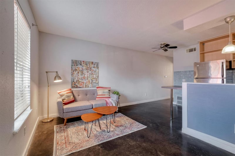 Virtual tour of 2302 East Side DR Unit #15
