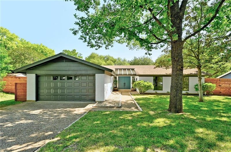 Virtual tour of 2302 Lancaster Dr