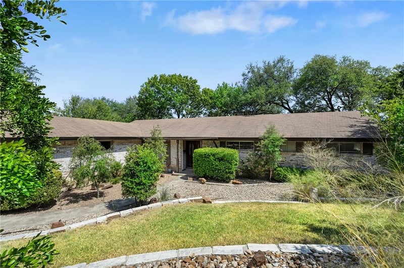 Virtual tour of 2302 Spring Creek DR