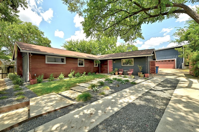 Virtual tour of 2303 Alta Vista Ave