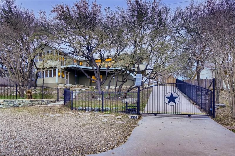 Virtual tour of 2303 Bahama RD