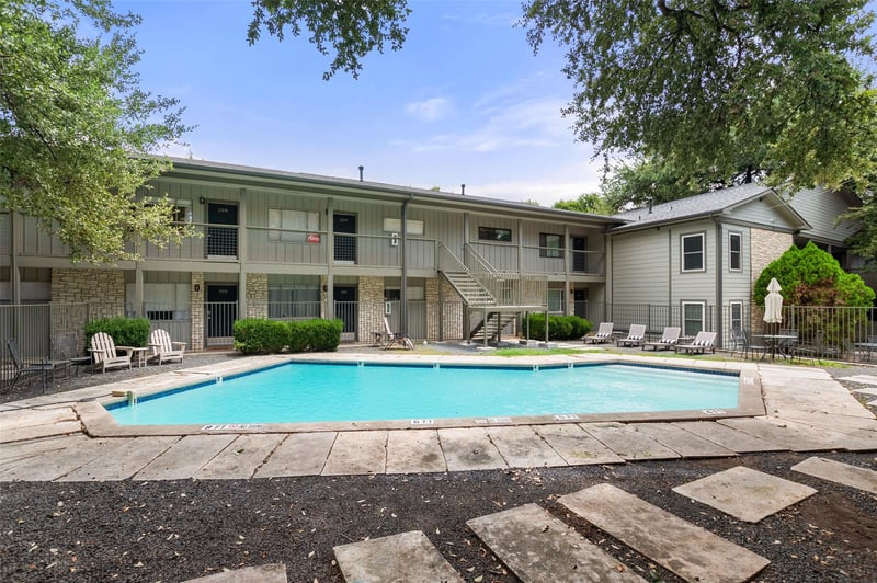 Virtual tour of 2303 E Side DR Unit #202