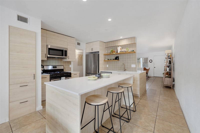 Virtual tour of 2303 East Side DR Unit #122