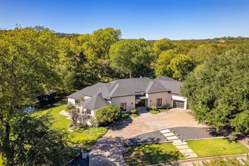 Virtual tour of 2304 Island Wood