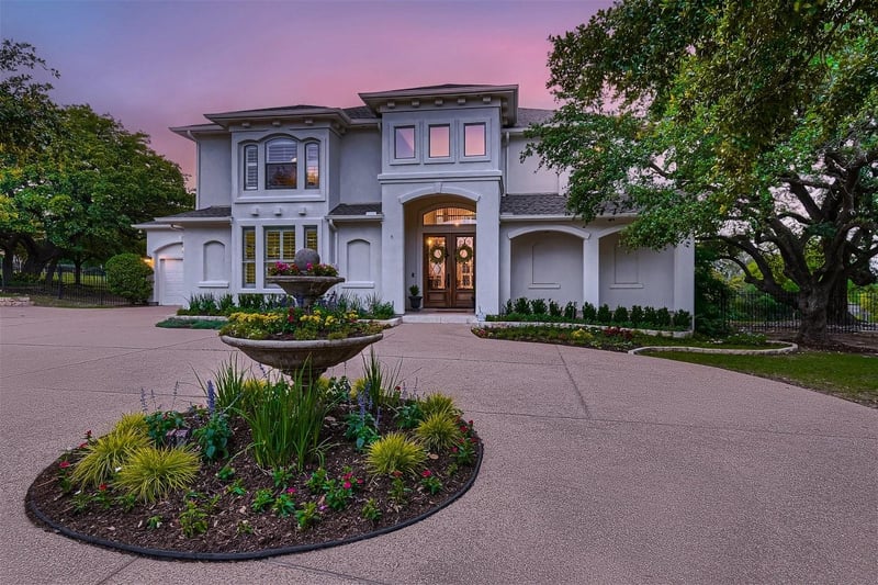 Virtual tour of 2304 N Cuernavaca DR