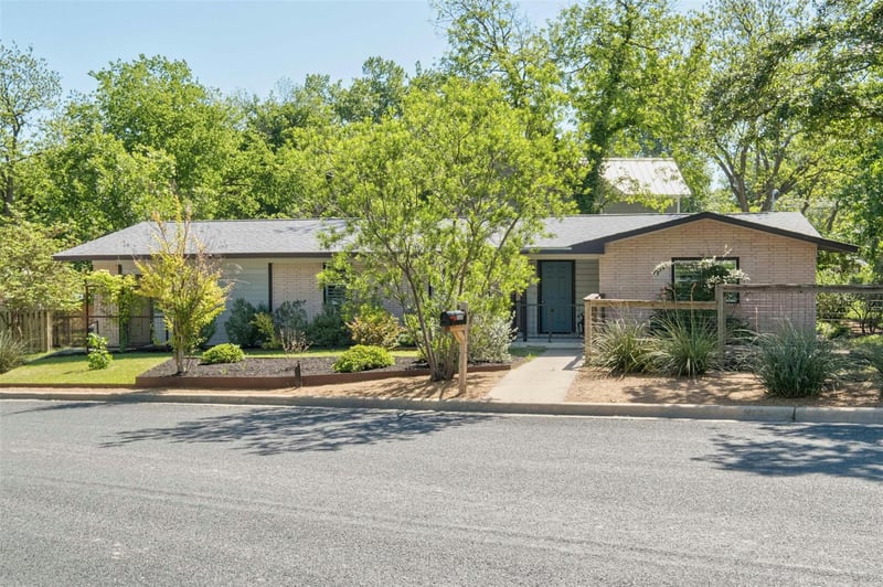 Virtual tour of 2305 Del Curto RD