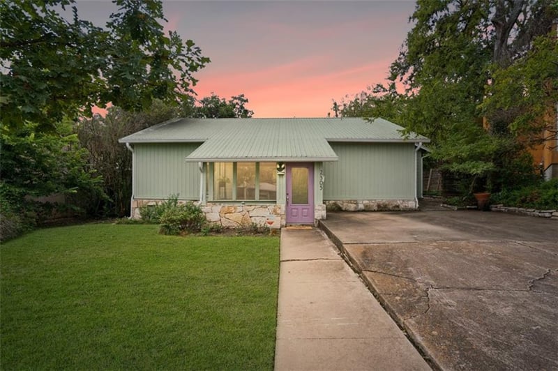 Virtual tour of 2305 McCullough St