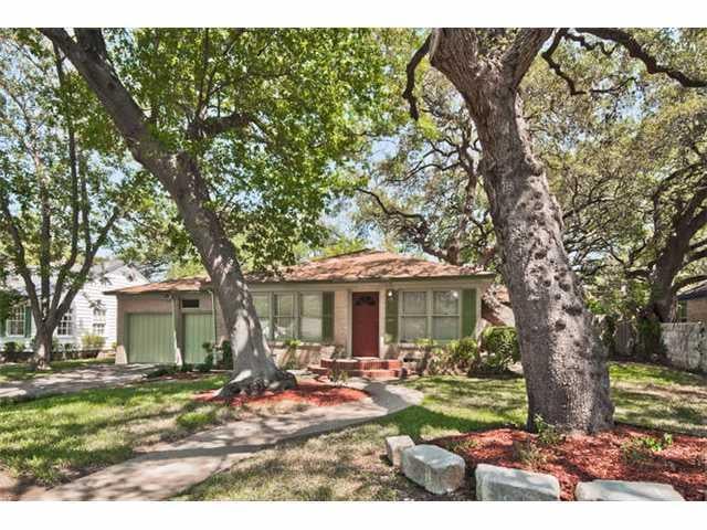 Virtual tour of 2309 Forest Ave