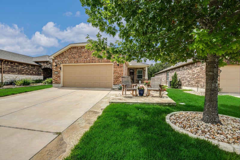 Virtual tour of 231 Hobby ST