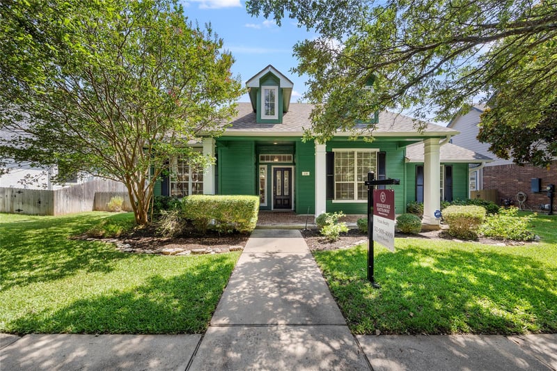 Virtual tour of 231 Westbury LN