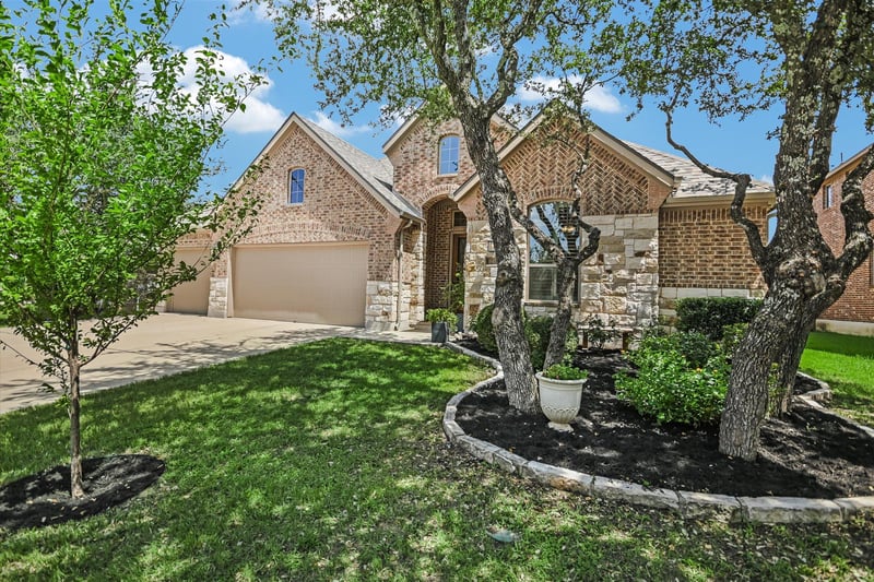 Virtual tour of 2310 Mansfield LN