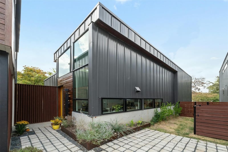 Virtual tour of 2311 Montclaire ST Unit #2