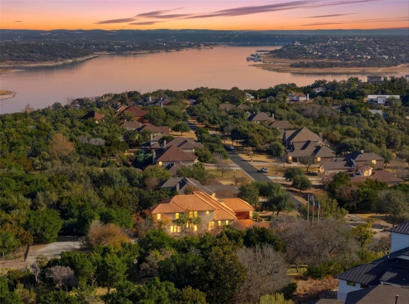 Virtual tour of 2312 Lakehurst RD
