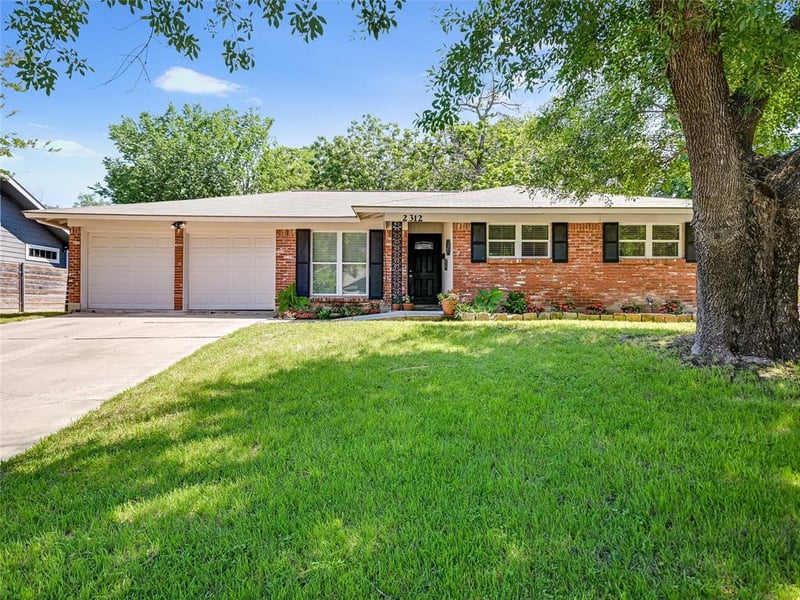 Virtual tour of 2312 Rogge Ln