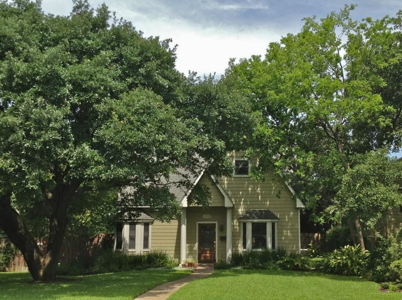 Virtual tour of 2314 Forest Ave