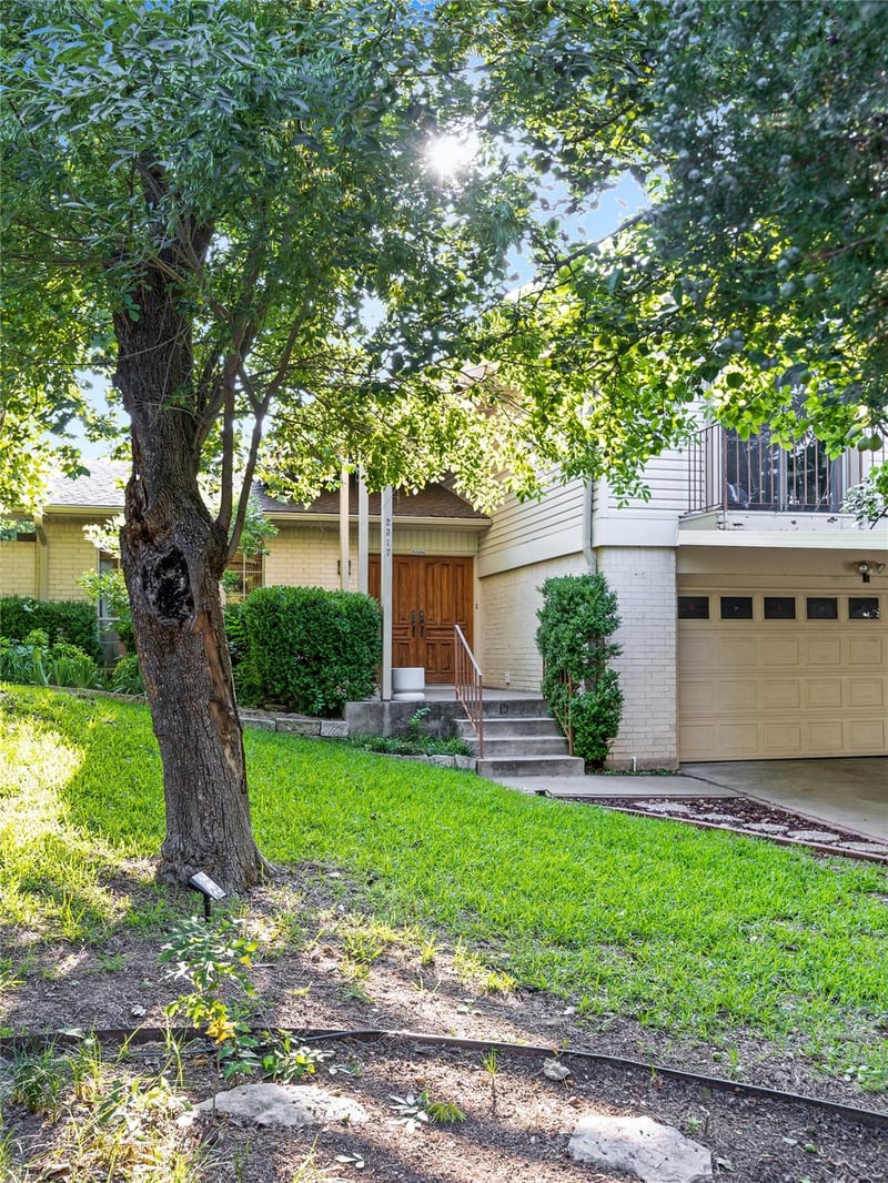 Virtual tour of 2317 Farnswood CIR