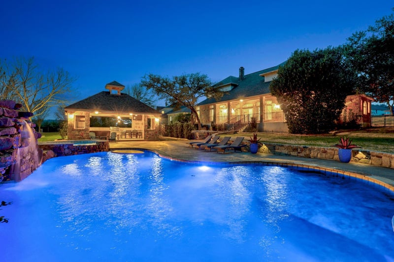 Virtual tour of 232 Whispering Spring Ln