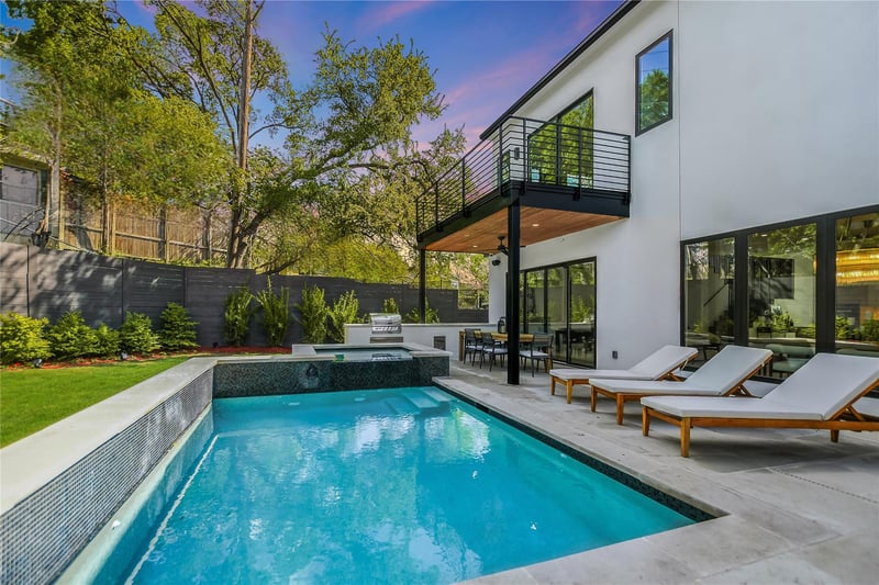 Virtual tour of 2323 Newfield LN