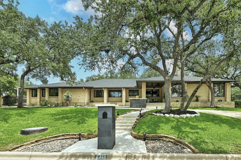 Virtual tour of 2326 Cypress PT