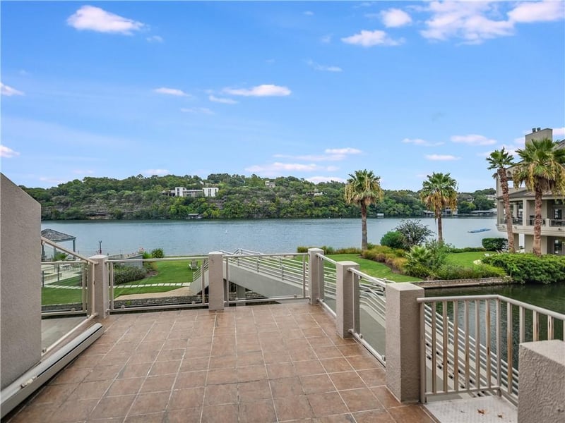 Virtual tour of 2329 Westlake DR Unit #8