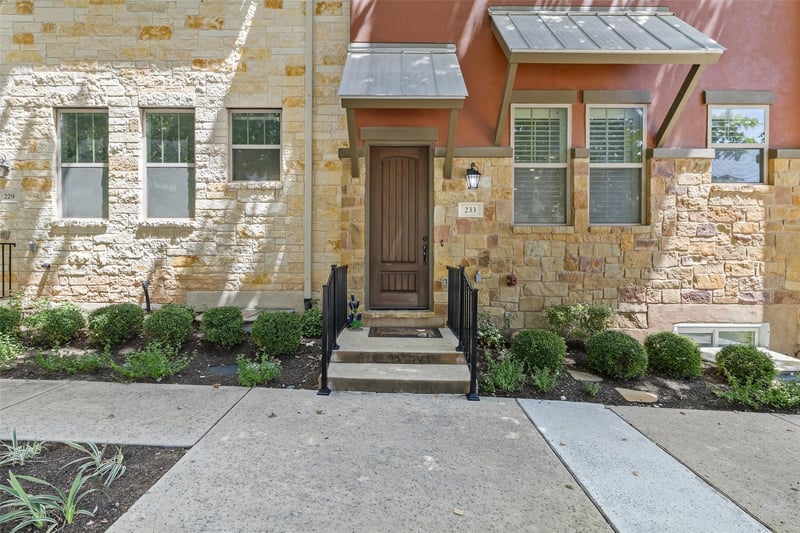 Virtual tour of 233 Adams ST