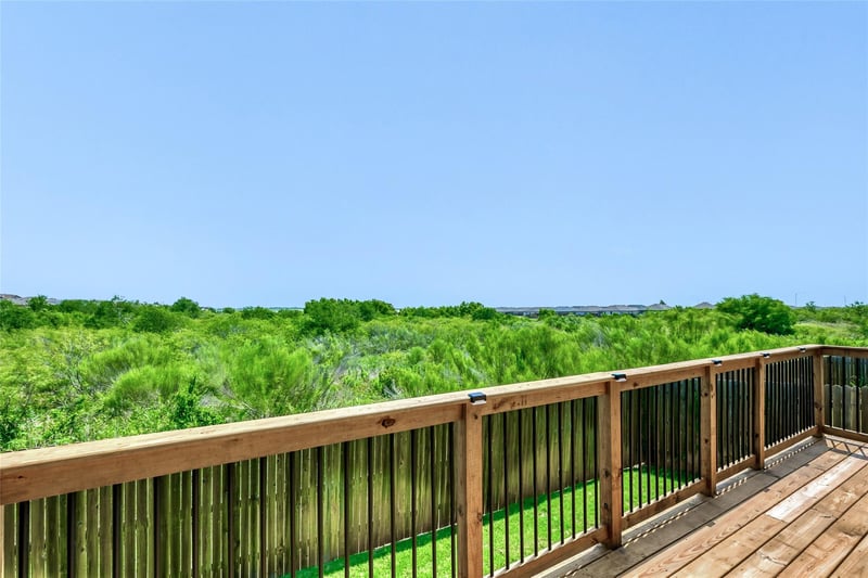 Virtual tour of 233 Calgary LN