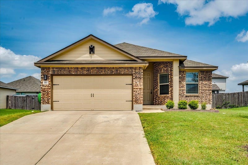 Virtual tour of 233 Forest Moon LN