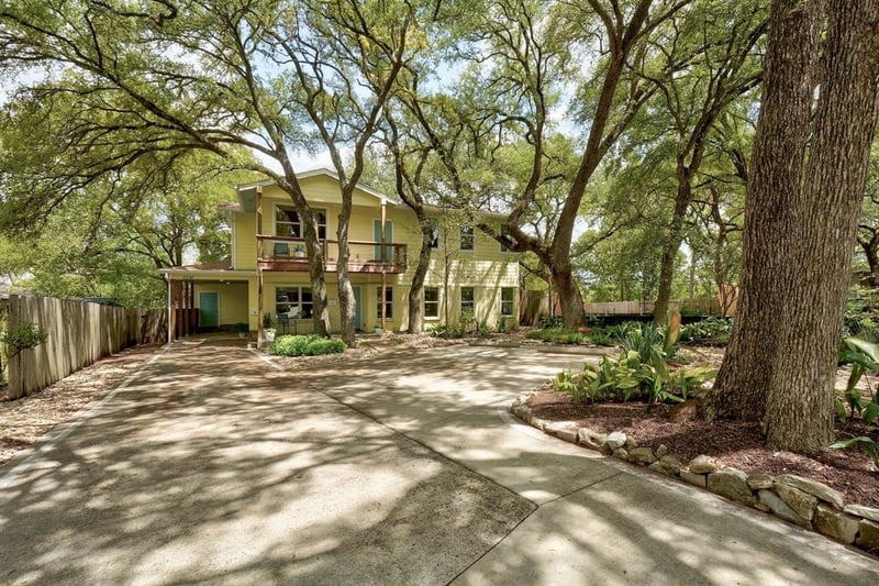 Virtual tour of 2330 Westforest Dr Unit #B
