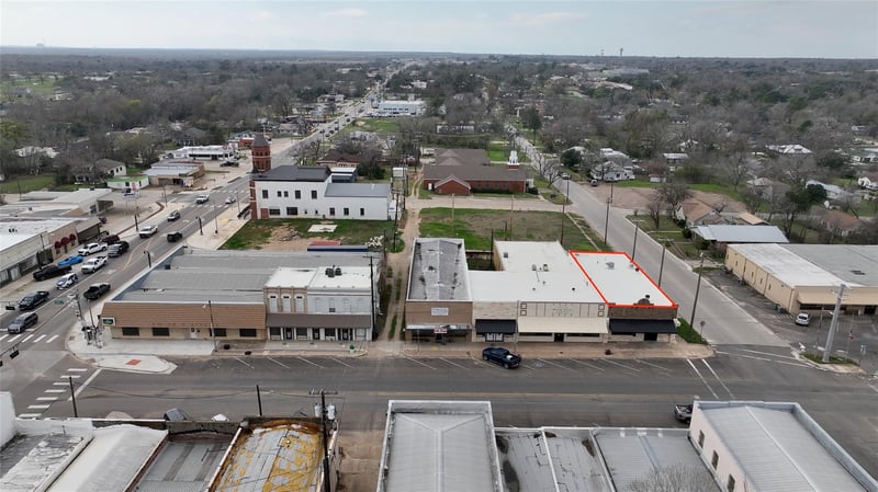 Virtual tour of 239 N MAIN St