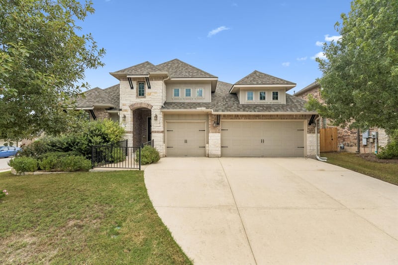 Virtual tour of 240 Frio Ln