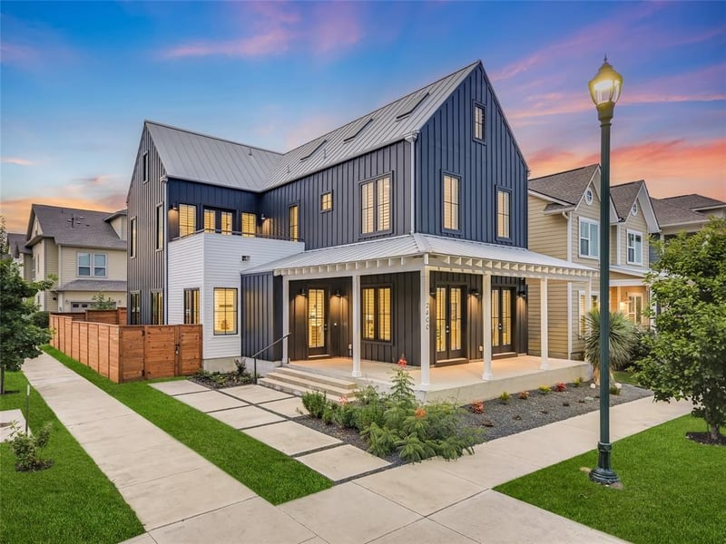 Virtual tour of 2400 McBee St