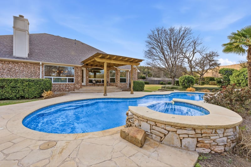 Virtual tour of 2400 Vestavia Ridge Ln