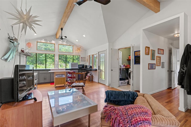 Virtual tour of 2400 Whirlaway DR