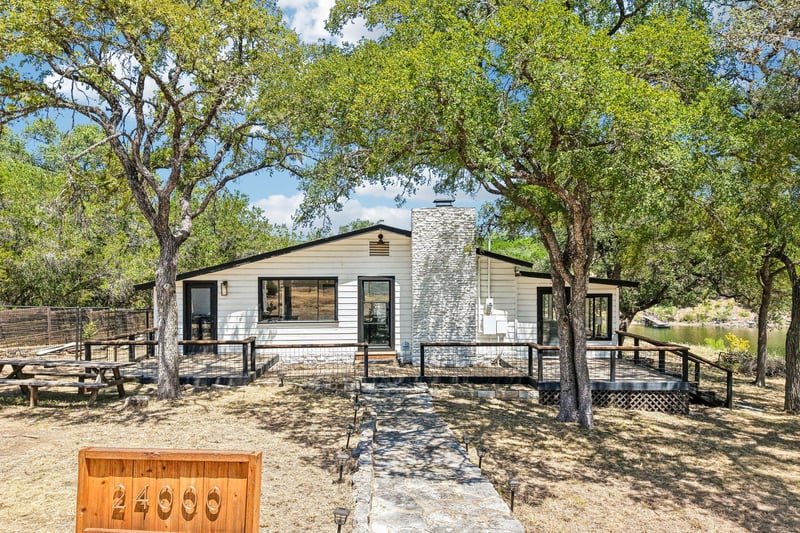 Virtual tour of 24000 Bluebird LN
