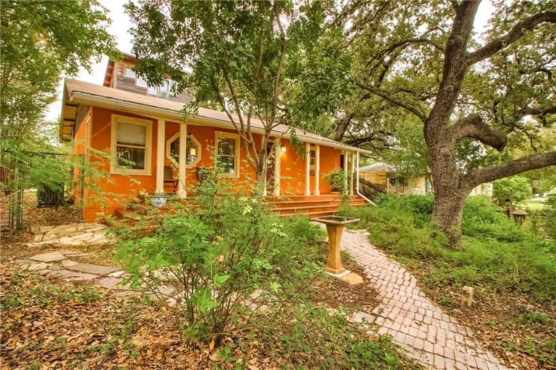 Virtual tour of 2401 Euclid Ave